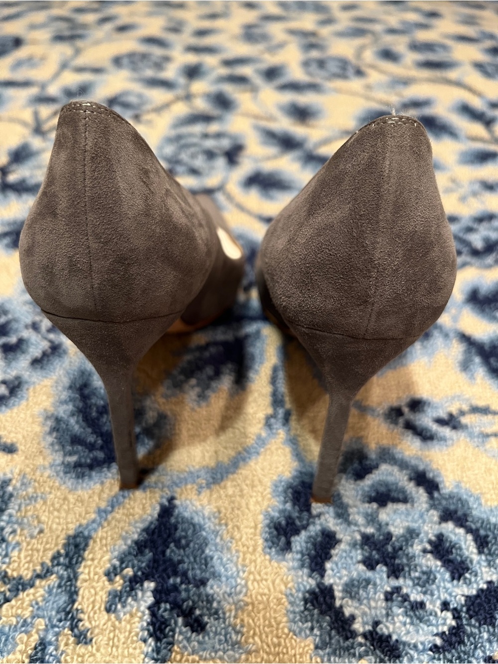 Manolo Blahnik Gray Suede BB 105 Pumps - Picture 5 of 9